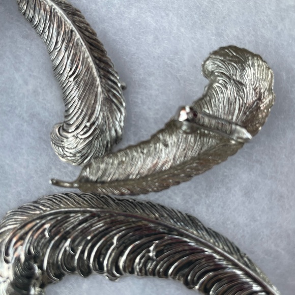 SARAH COVENTRY Silver Tone Feather Quill Pin/Brooch and Clip On Earrings Set - Picture 2 of 2
